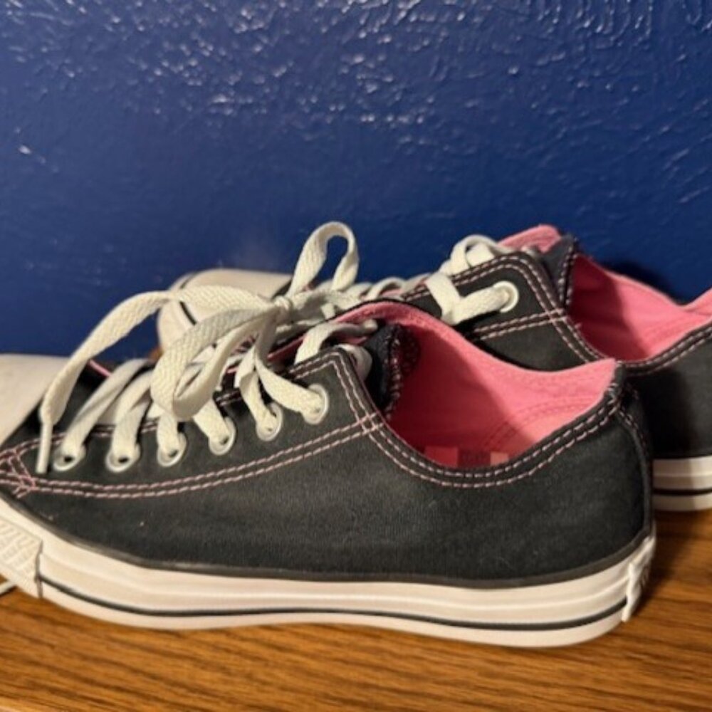 Converse Chuck Taylor Black with Pink stitching